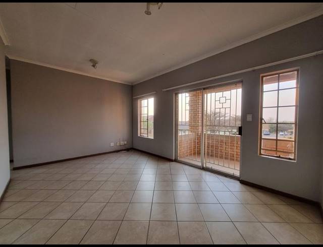 2 BEDROOM APARTMENT FOR SALE IN MOOIKLOOF RIDGE ESTATE